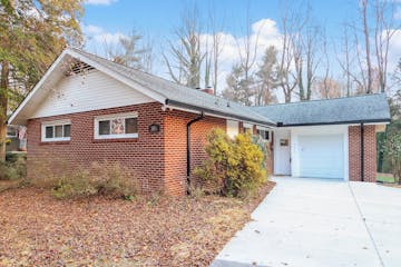 3056 KINNAMON RD Winston-Salem, NC 27104